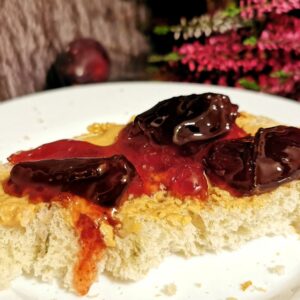 dulceata de prune cu pinot noir si condimente